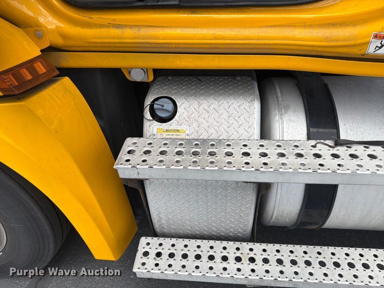 image for item EU8701 2021 Freightliner Cascadia semi truck