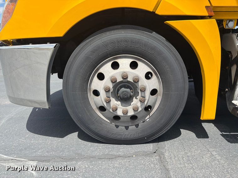 image for item EU8701 2021 Freightliner Cascadia semi truck
