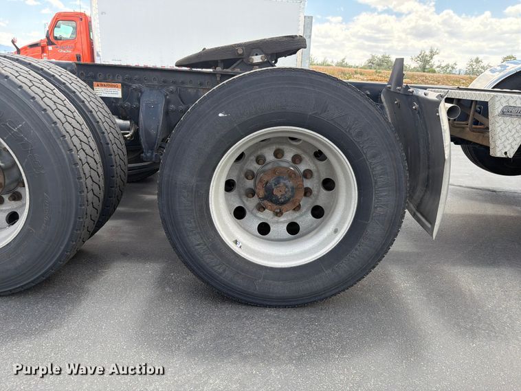 image for item EU8701 2021 Freightliner Cascadia semi truck