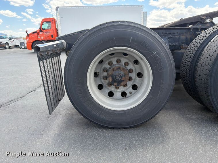 image for item EU8701 2021 Freightliner Cascadia semi truck