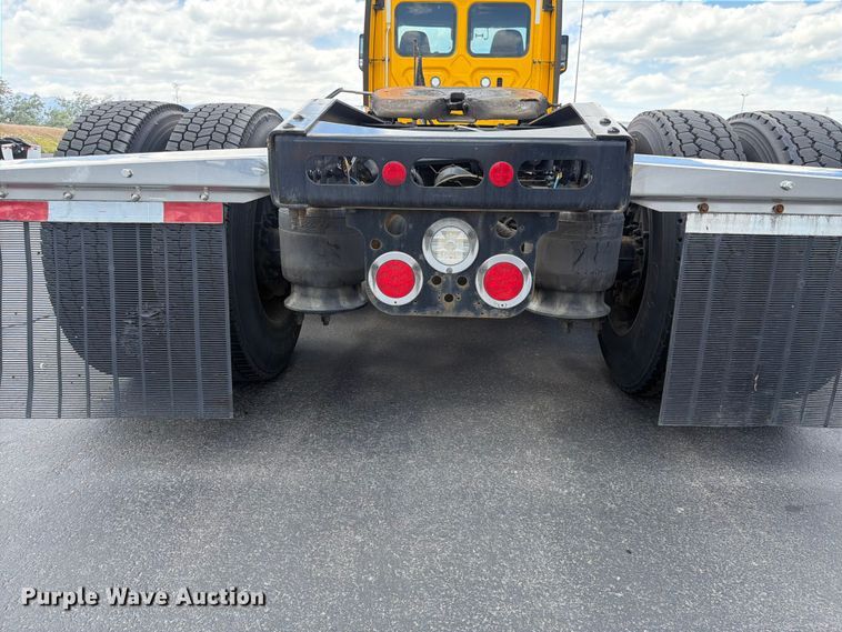 image for item EU8701 2021 Freightliner Cascadia semi truck
