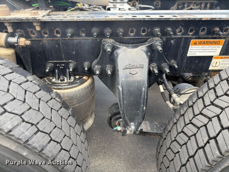image for item EU8701 2021 Freightliner Cascadia semi truck