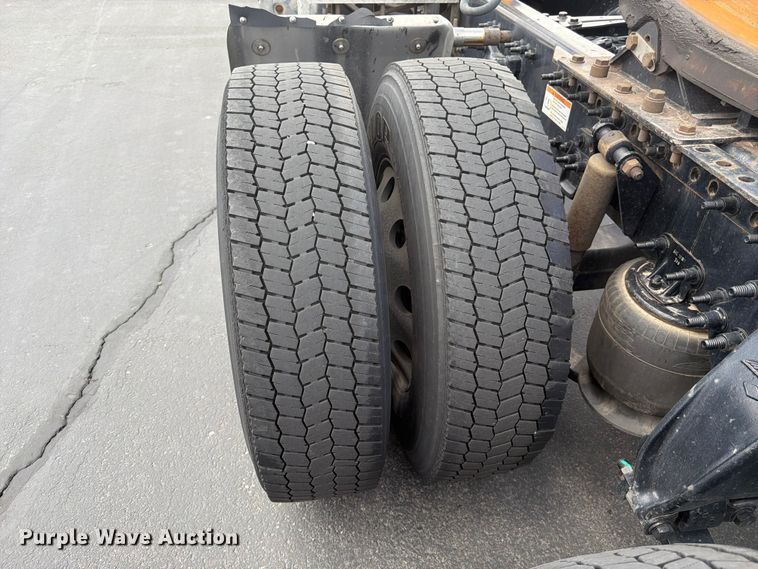 image for item EU8701 2021 Freightliner Cascadia semi truck