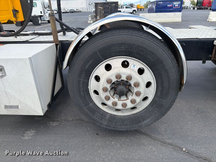 image for item EU8701 2021 Freightliner Cascadia semi truck