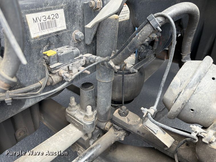 image for item EU8701 2021 Freightliner Cascadia semi truck