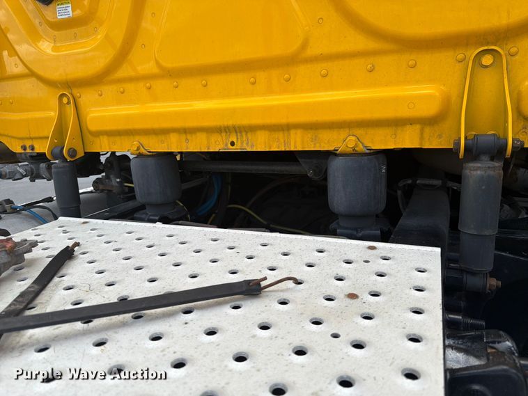 image for item EU8701 2021 Freightliner Cascadia semi truck