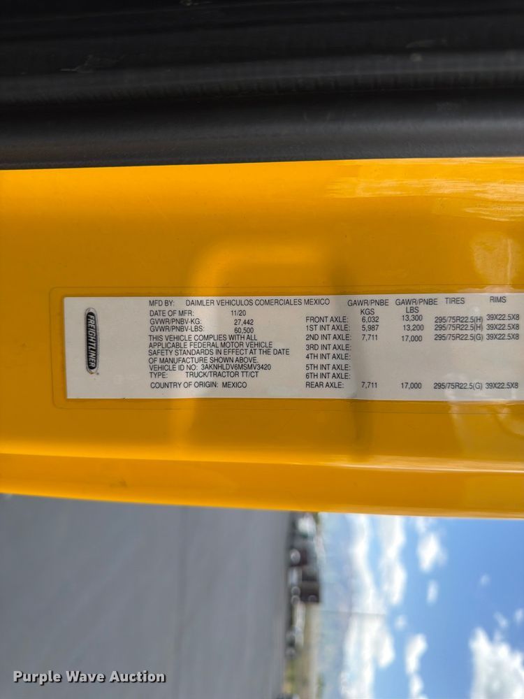 image for item EU8701 2021 Freightliner Cascadia semi truck