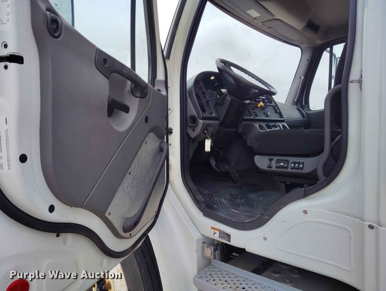 image for item EW1022 2020 Freightliner M2 106 box truck