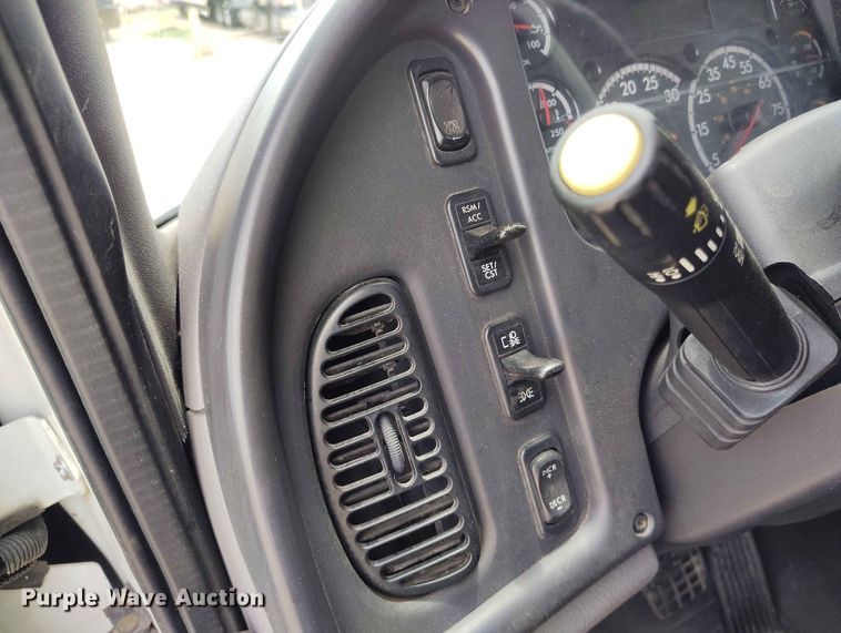 image for item EW1022 2020 Freightliner M2 106 box truck