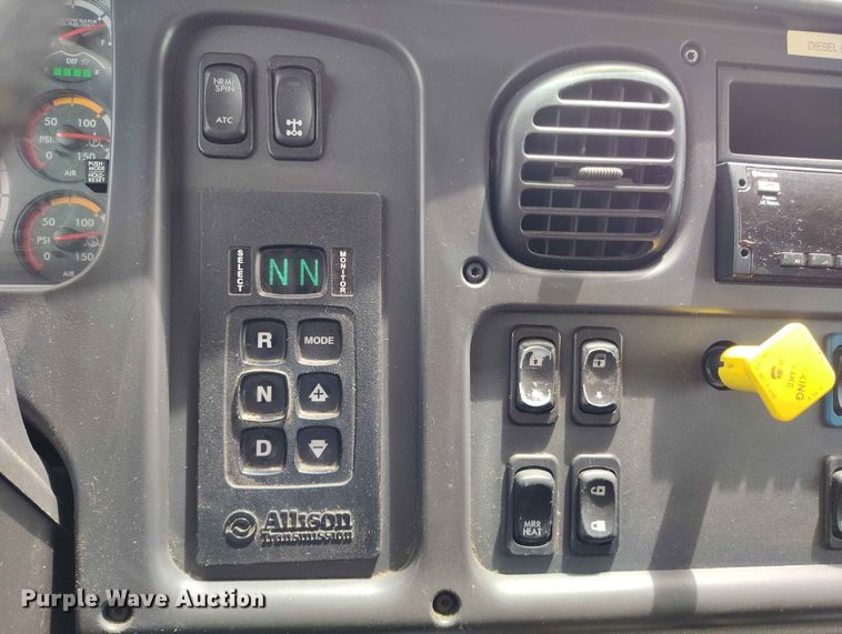 image for item EW1022 2020 Freightliner M2 106 box truck