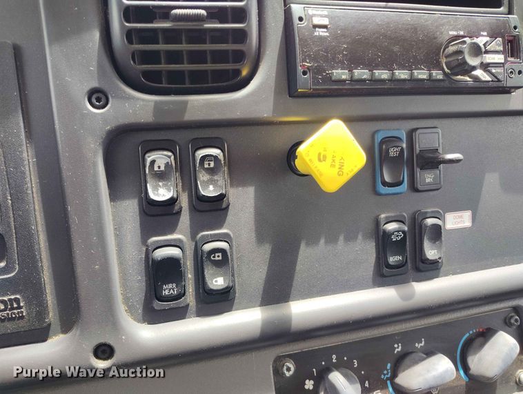 image for item EW1022 2020 Freightliner M2 106 box truck