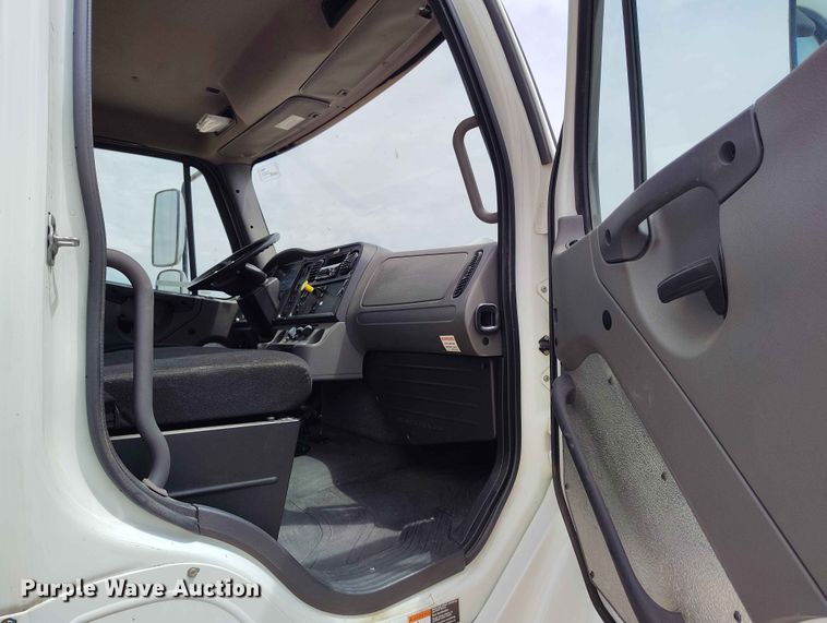 image for item EW1022 2020 Freightliner M2 106 box truck