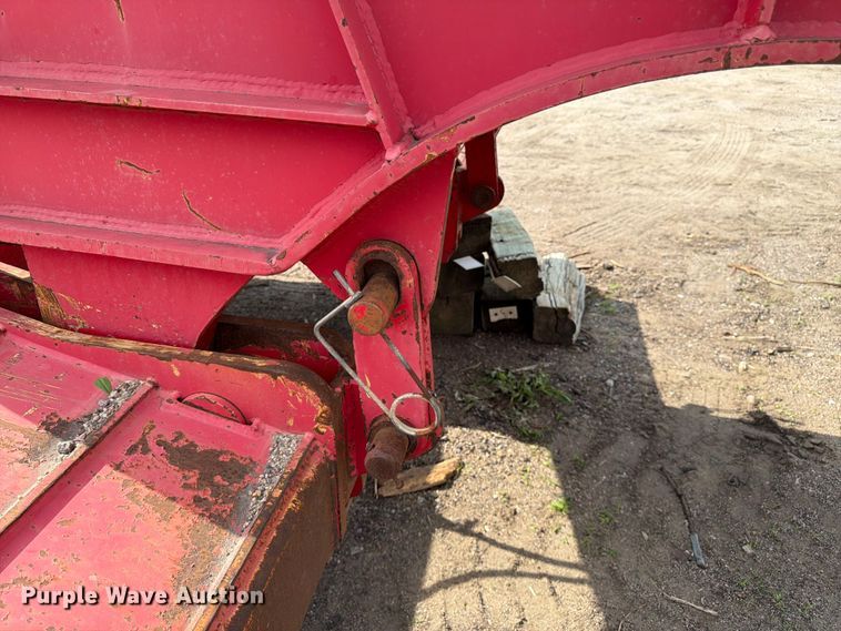 image for item EW4784 2011 Advanced Hauler lowboy equipment trailer