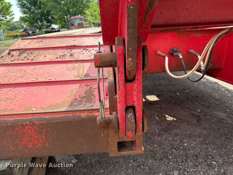 image for item EW4784 2011 Advanced Hauler lowboy equipment trailer