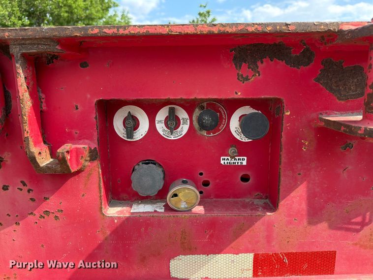 image for item EW4784 2011 Advanced Hauler lowboy equipment trailer