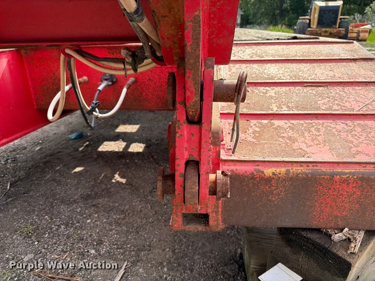 image for item EW4784 2011 Advanced Hauler lowboy equipment trailer