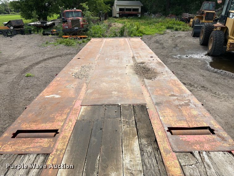 image for item EW4784 2011 Advanced Hauler lowboy equipment trailer