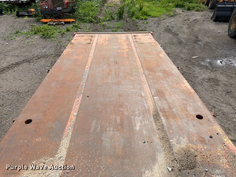 image for item EW4784 2011 Advanced Hauler lowboy equipment trailer