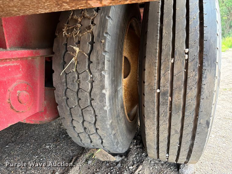 image for item EW4784 2011 Advanced Hauler lowboy equipment trailer