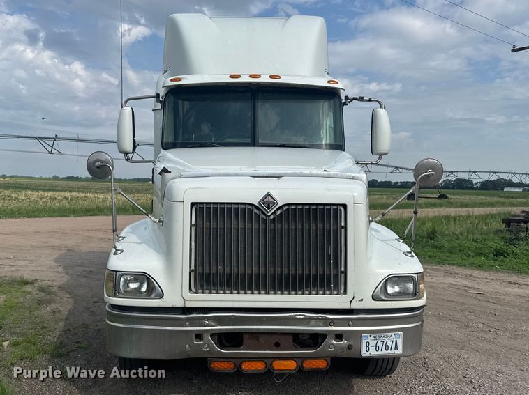 image for item EW4785 2006 International 9400i semi truck
