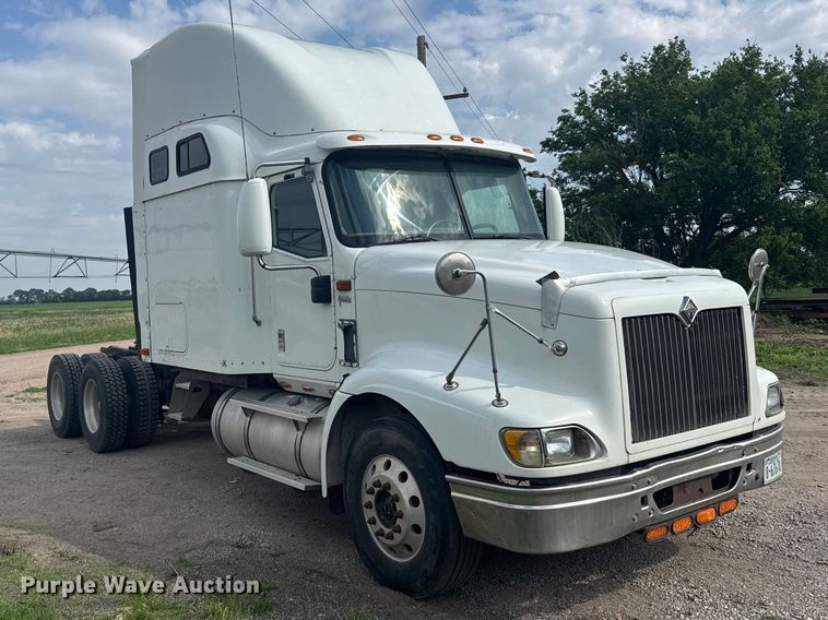 image for item EW4785 2006 International 9400i semi truck
