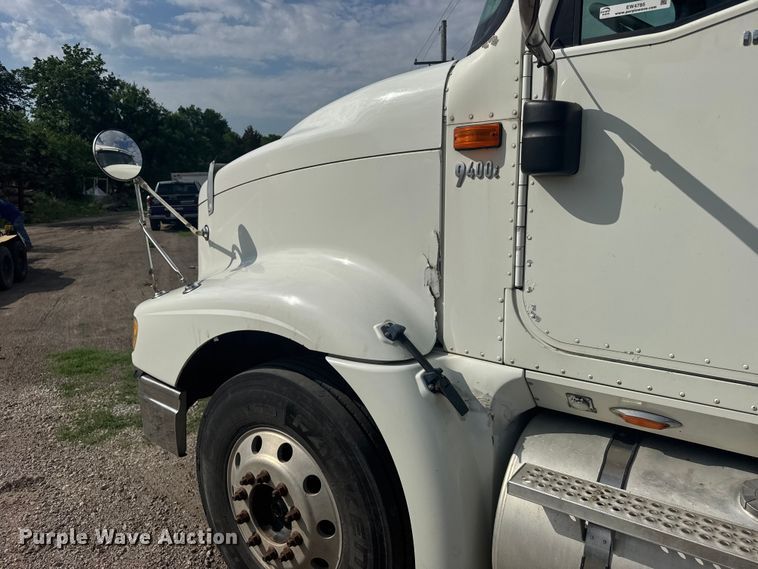 image for item EW4785 2006 International 9400i semi truck