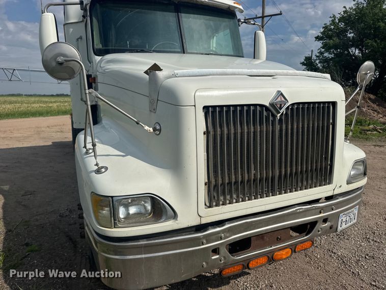 image for item EW4785 2006 International 9400i semi truck