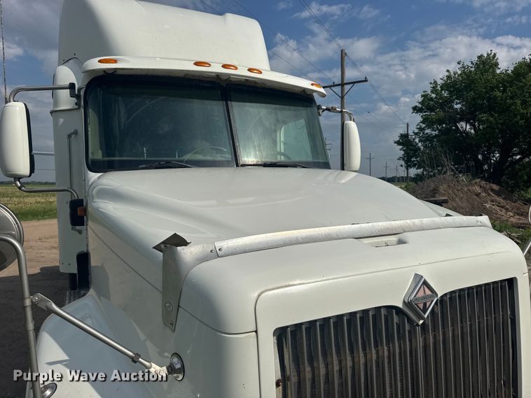 image for item EW4785 2006 International 9400i semi truck