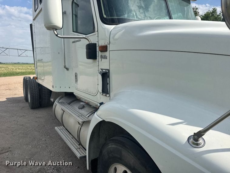 image for item EW4785 2006 International 9400i semi truck