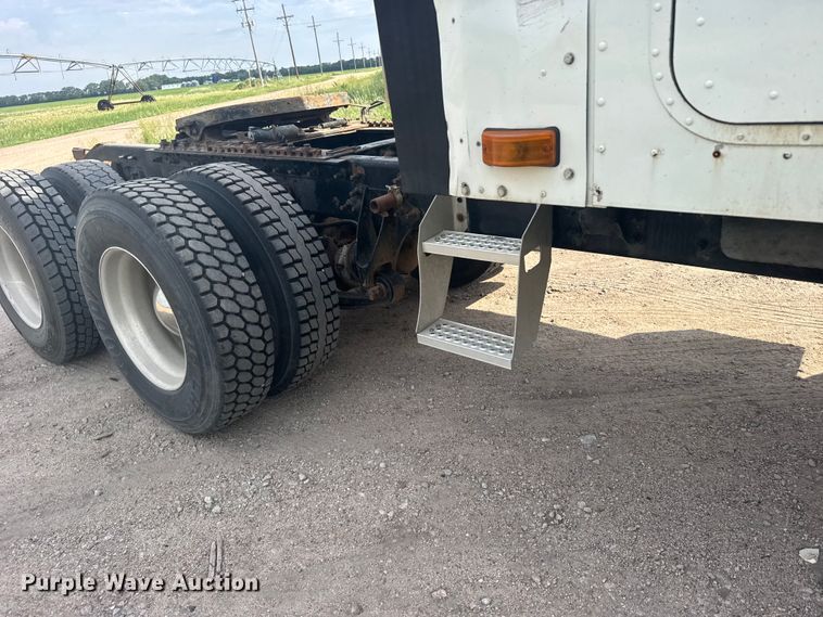 image for item EW4785 2006 International 9400i semi truck