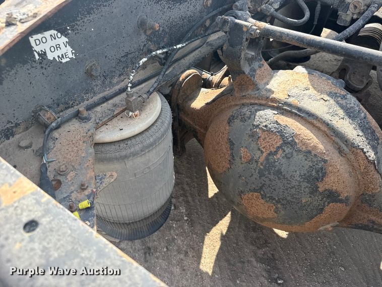 image for item EW4785 2006 International 9400i semi truck