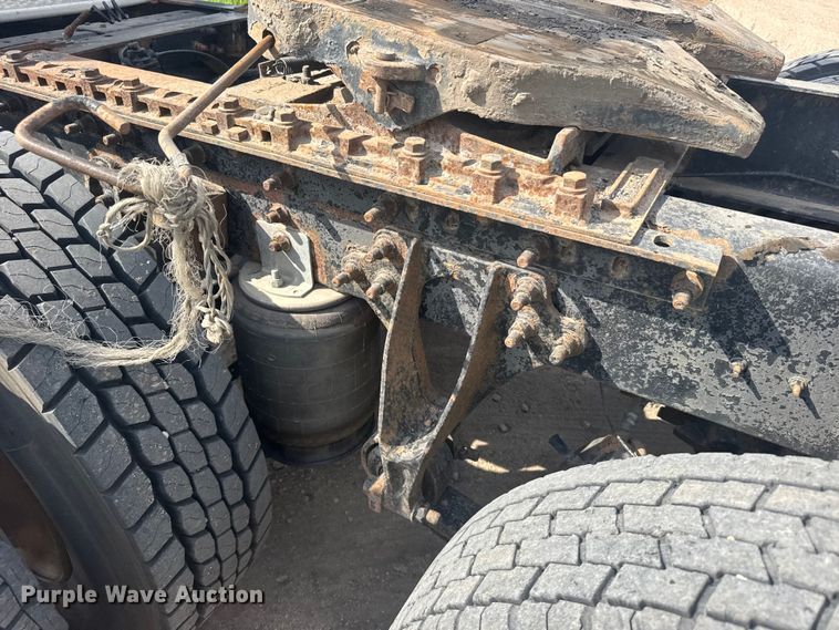 image for item EW4785 2006 International 9400i semi truck