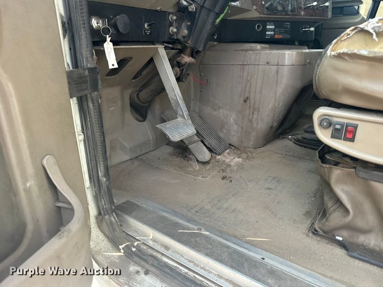 image for item EW4785 2006 International 9400i semi truck