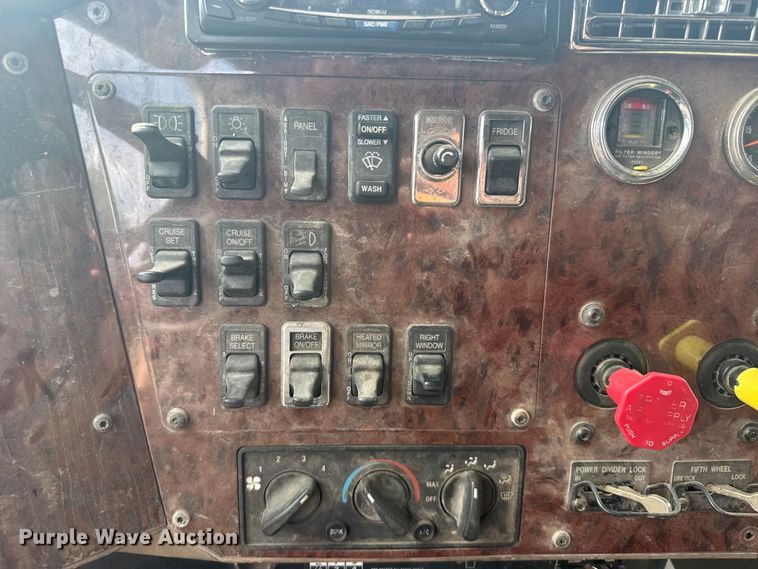 image for item EW4785 2006 International 9400i semi truck