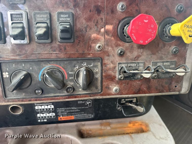 image for item EW4785 2006 International 9400i semi truck
