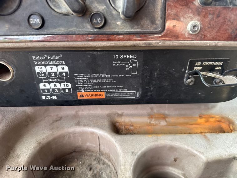 image for item EW4785 2006 International 9400i semi truck