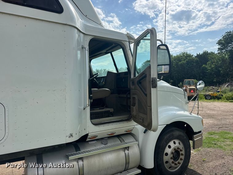 image for item EW4785 2006 International 9400i semi truck