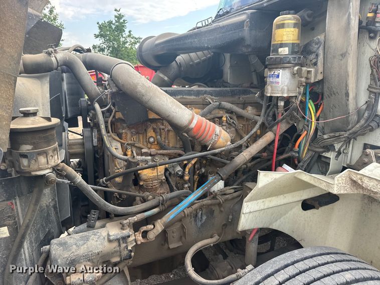 image for item EW4785 2006 International 9400i semi truck