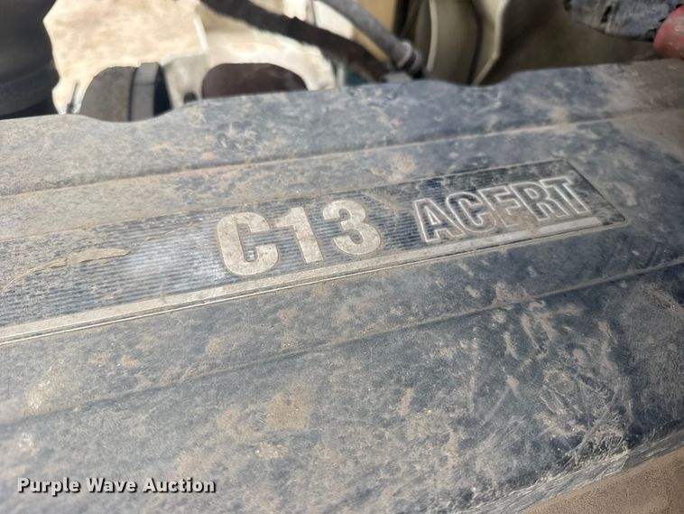 image for item EW4785 2006 International 9400i semi truck