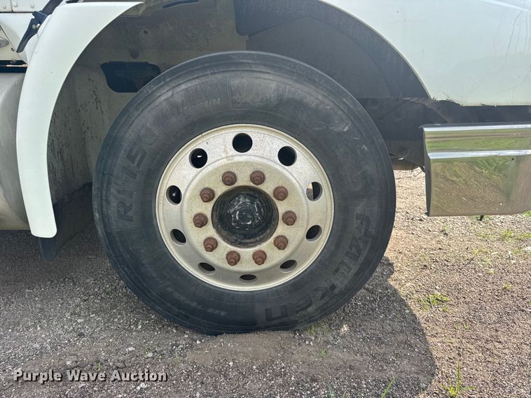 image for item EW4785 2006 International 9400i semi truck