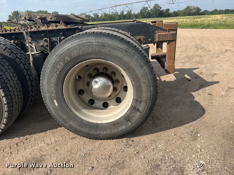 image for item EW4785 2006 International 9400i semi truck
