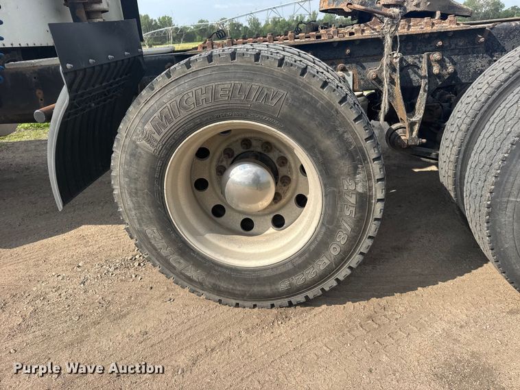 image for item EW4785 2006 International 9400i semi truck
