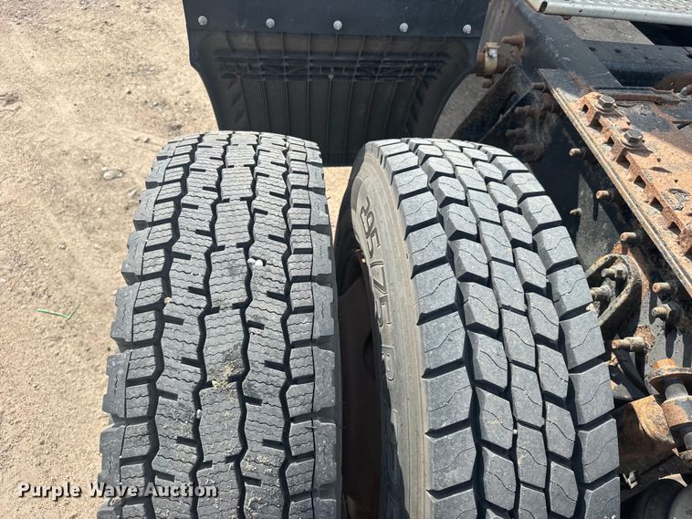 image for item EW4785 2006 International 9400i semi truck