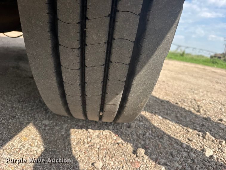 image for item EW4785 2006 International 9400i semi truck