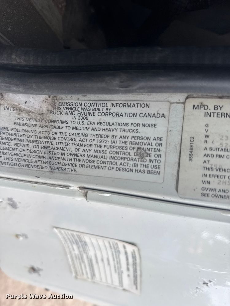 image for item EW4785 2006 International 9400i semi truck