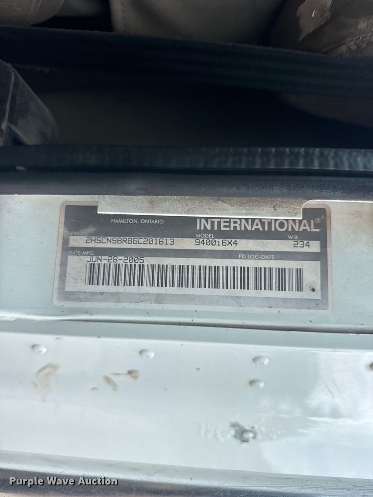 image for item EW4785 2006 International 9400i semi truck
