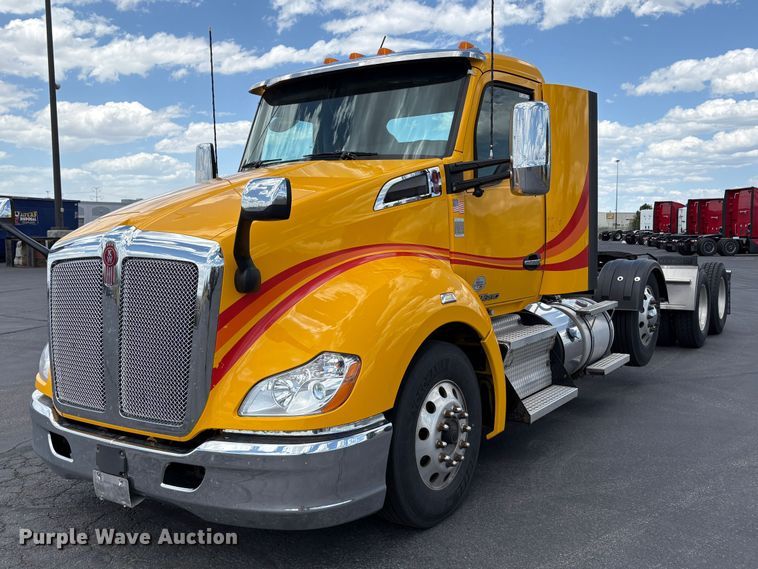 image for item EX0491 2021 Kenworth T680 semi truck