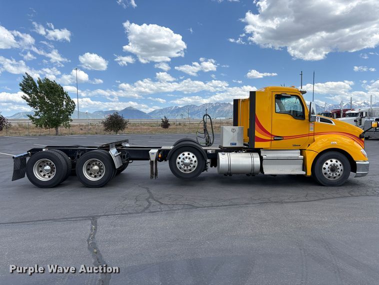 image for item EX0491 2021 Kenworth T680 semi truck