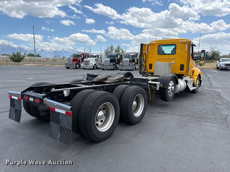 image for item EX0491 2021 Kenworth T680 semi truck