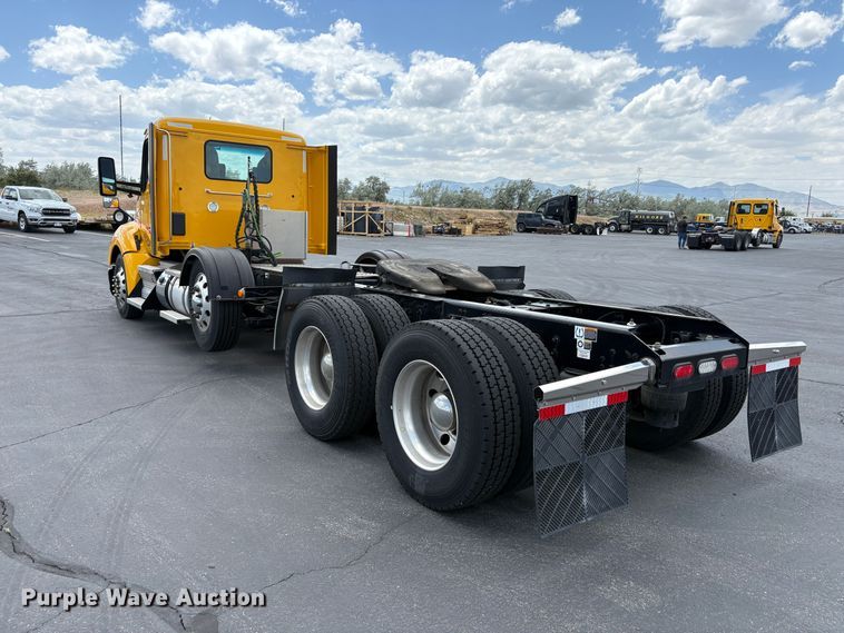 image for item EX0491 2021 Kenworth T680 semi truck